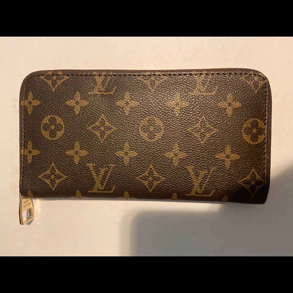 Look alike wallet